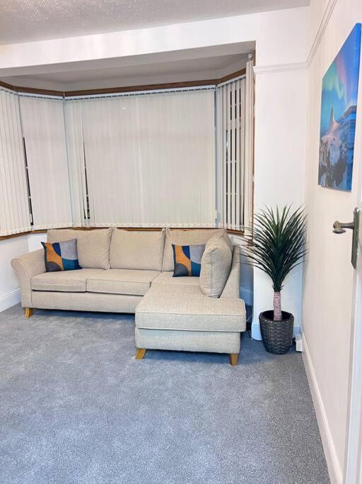 Spacious 3 Bed Flat - Beach Nearby - No Pets Southend-on-Sea Exterior foto