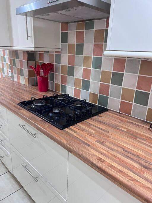 Spacious 3 Bed Flat - Beach Nearby - No Pets Southend-on-Sea Exterior foto