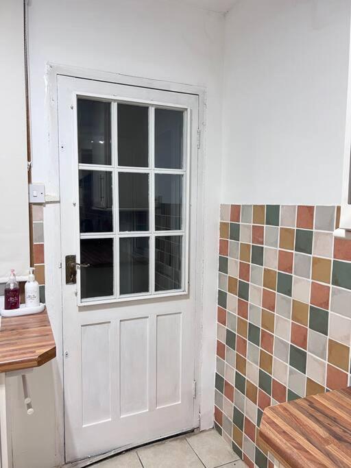 Spacious 3 Bed Flat - Beach Nearby - No Pets Southend-on-Sea Exterior foto